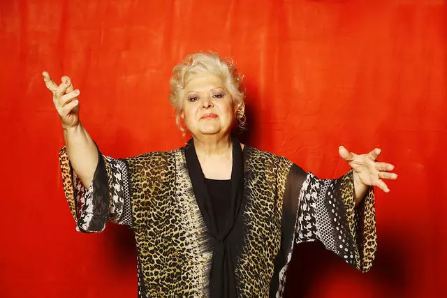 Neşe Karaböcek ve oğlu