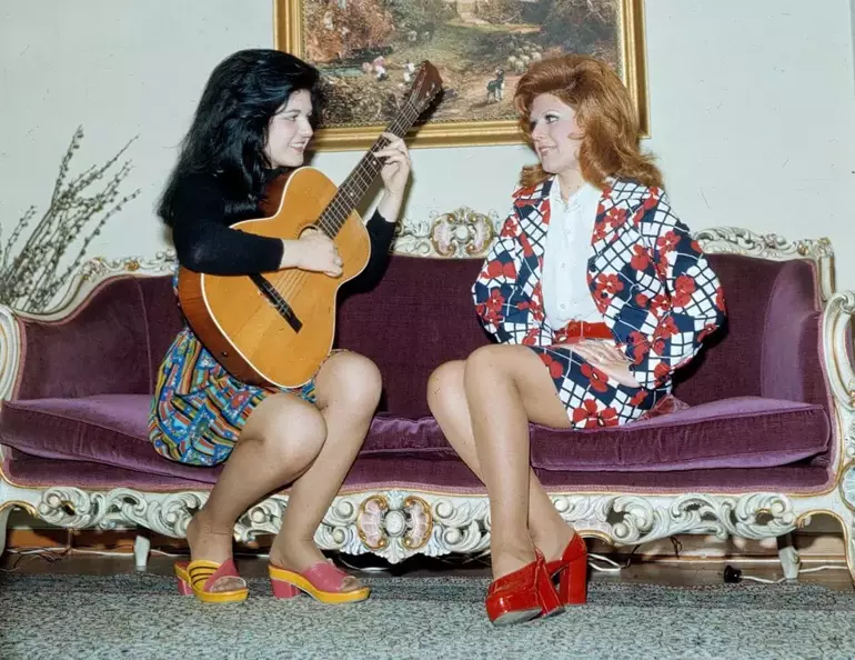 Gülden Karaböcek ve Neşe Karaböcek