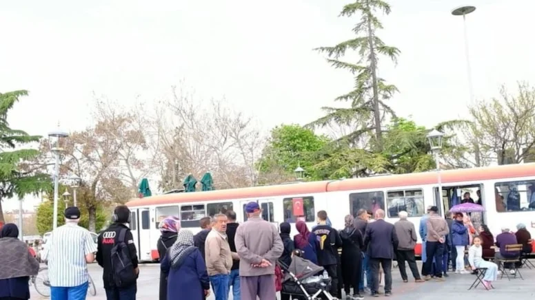 Ucuz Simit ve Çay Kuyruğu