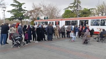 AKP’nin Kalesinde Ucuz Simit ve Çay Kuyruğu