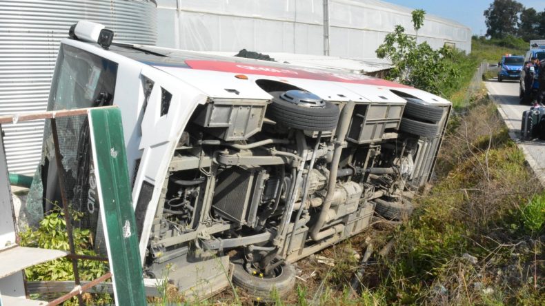 Antalya’da Tur Midibüsü Devrildi: 18’i Turist 19 Kişi Yaralandı