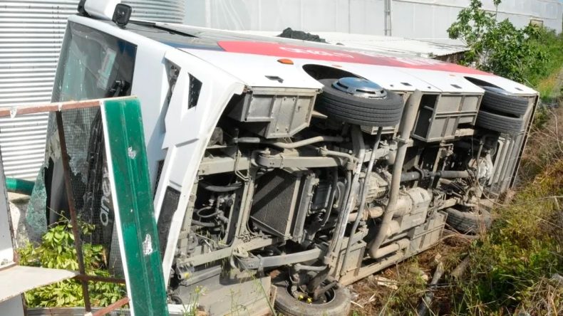Antalya’da Turist Taşıyan Midibüs Devrildi: 19 Yaralı Var