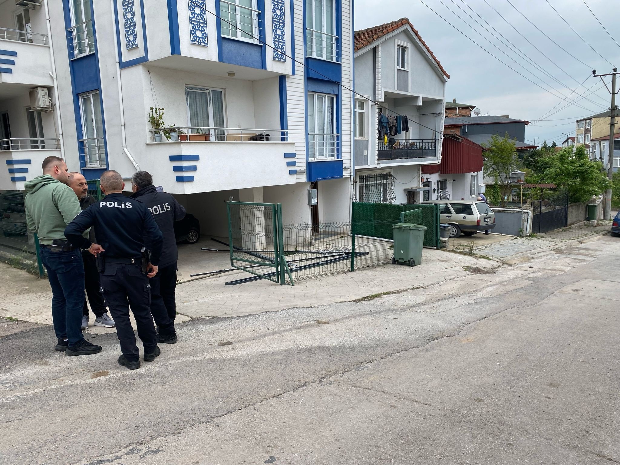 Bölgede inceleme yapan ekipler