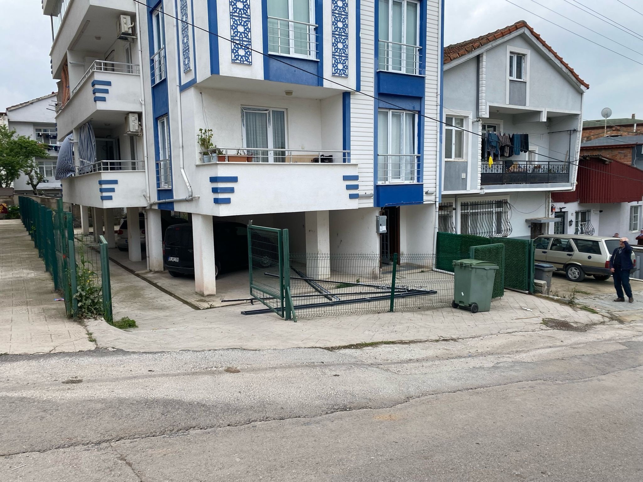 Demir profilin yüksek gerilim hattına temas ettiği an