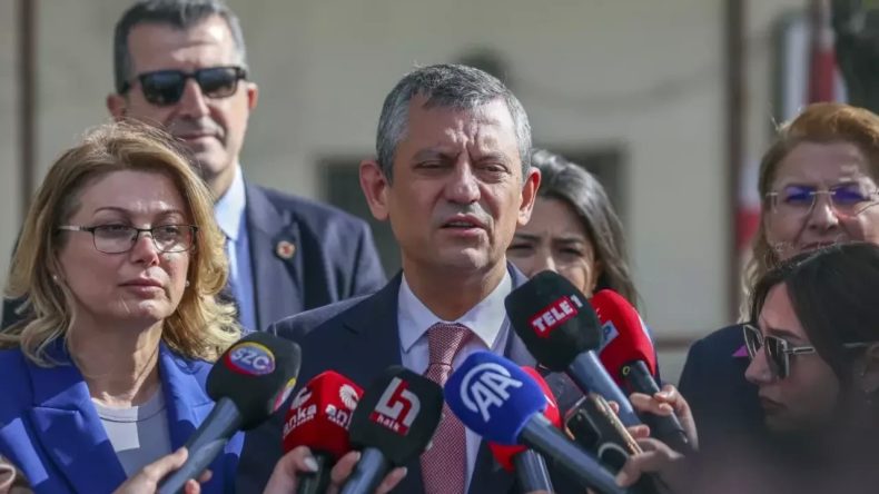 CHP Lideri Özgür Özel, Esila Ayık’ı Ziyaret Etti: “Diktatörlük” Diyeceğiz