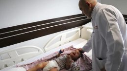 Çocuğun Yanağından Yama ile İdrar Kanalı Yapıldı