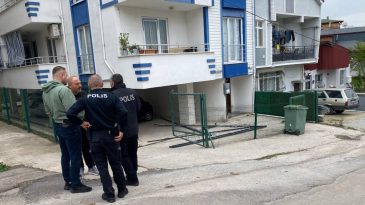 Elektrik Akımına Kapılan 3 Kişi Bir Anda Yere Yığıldı