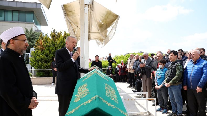 Erdoğan, Arapça Öğretmenini Son Yolculuğuna Uğurladı