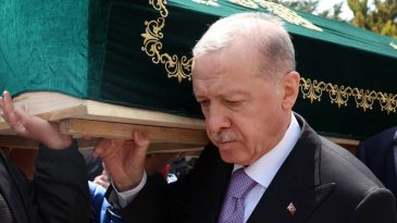 Erdoğan, Öğretmenini Uğurladı