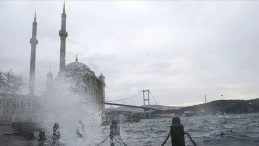 İstanbul’da Fırtına Uyarısı: Meteoroloji ve Valilikten Saat Vererek Açıklama