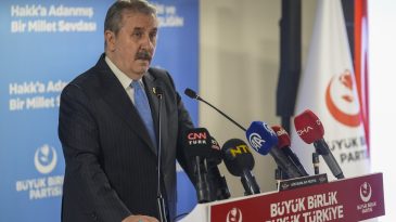 Küçük ortak açtı ağzını yumdu gözünü: Destici iktidara yüklendi