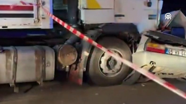 Manisa’da TIR ve Otomobil Çarpışması: 1 Kişi Hayatını Kaybetti