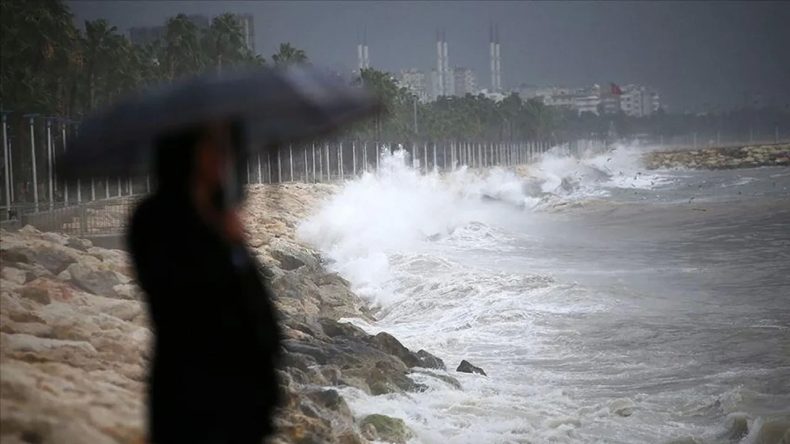 Marmara ve Kuzey Ege’de Fırtına Uyarısı Devam Ediyor