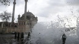 Meteoroloji Açıklaması: İstanbul’daki Fırtına Perşembeye Kadar Devam Edecek