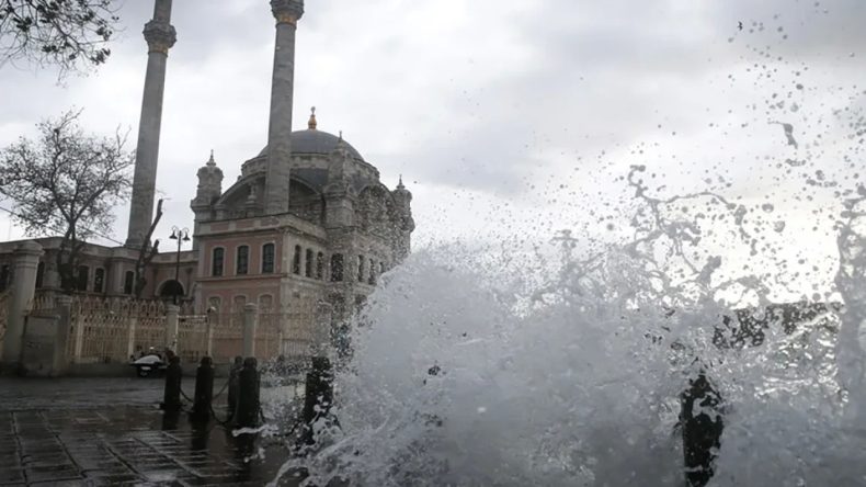 Meteoroloji Açıklaması: İstanbul’daki Fırtına Perşembeye Kadar Devam Edecek