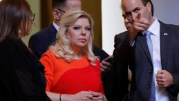 Netanyahu’nun Eşinin Mikrofon Kazası, Rehine Ailelerini Ayaklandırdı