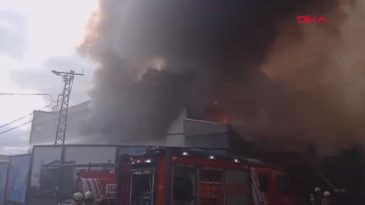 Sancaktepe’de İş Merkezinde Yangın: İtfaiye Ekipleri Olay Yerinde