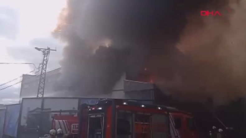 Sancaktepe’de İş Merkezinde Yangın: İtfaiye Ekipleri Olay Yerinde