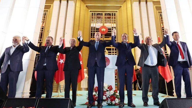 Seçildiğinde Erdoğan’ın elini kaldırmıştı: ‘Parlamenter sisteme dönülebilir’