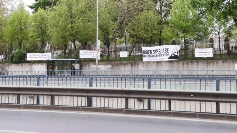 Sırrı Süreyya Önder’in Kaldığı Hastanenin Önündeki Afiş Sayısı Artıyor