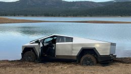 Tesla’nın CEO’su Cybertruck’ın Bir Tekne Olabileceğini İddia Ediyor!