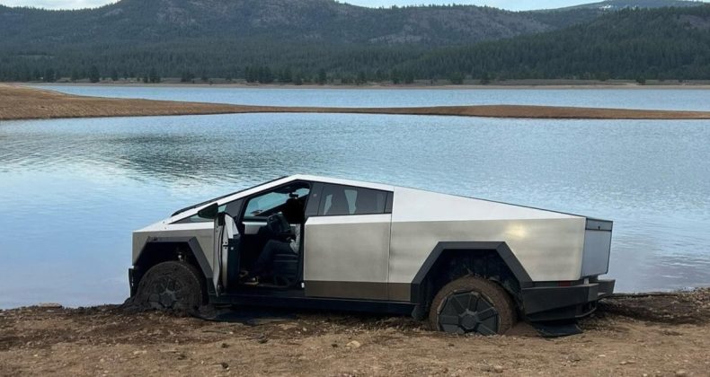 Tesla’nın CEO’su Cybertruck’ın Bir Tekne Olabileceğini İddia Ediyor!