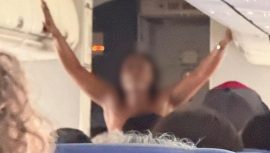 Uçakta Olay: Kadın Yolcu Üstünü Çıkarıp…