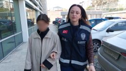 Üniversiteli Kız Mont Hırsızlığı Nedeniyle Gözaltına Alındı