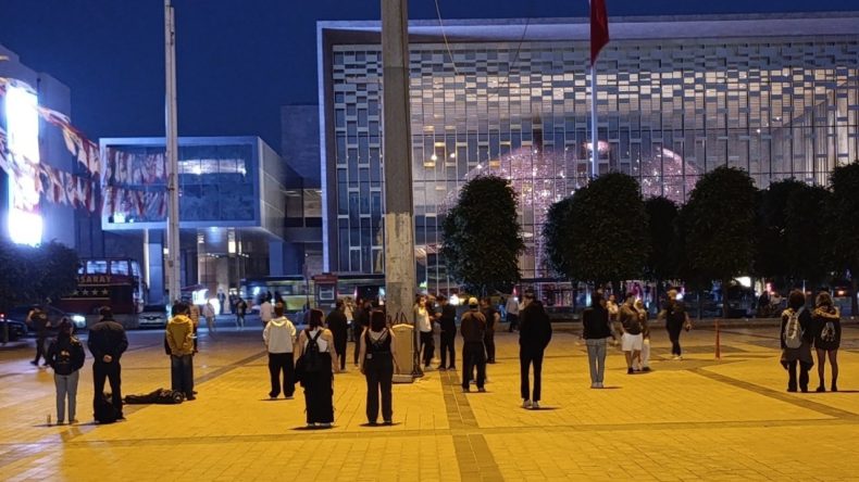 'Durma eylemi' yaptıkları için gözaltına alınmışlardı: 'Baskı' sorusu dikkat çekti
