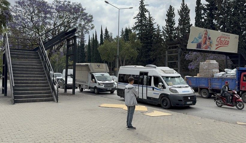 TIR ve üst geçit