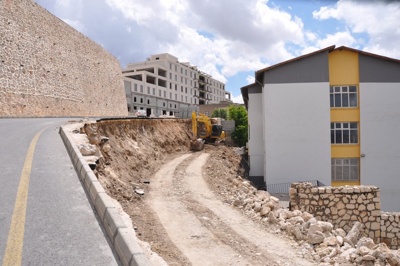 Çöken yol fotoğrafı