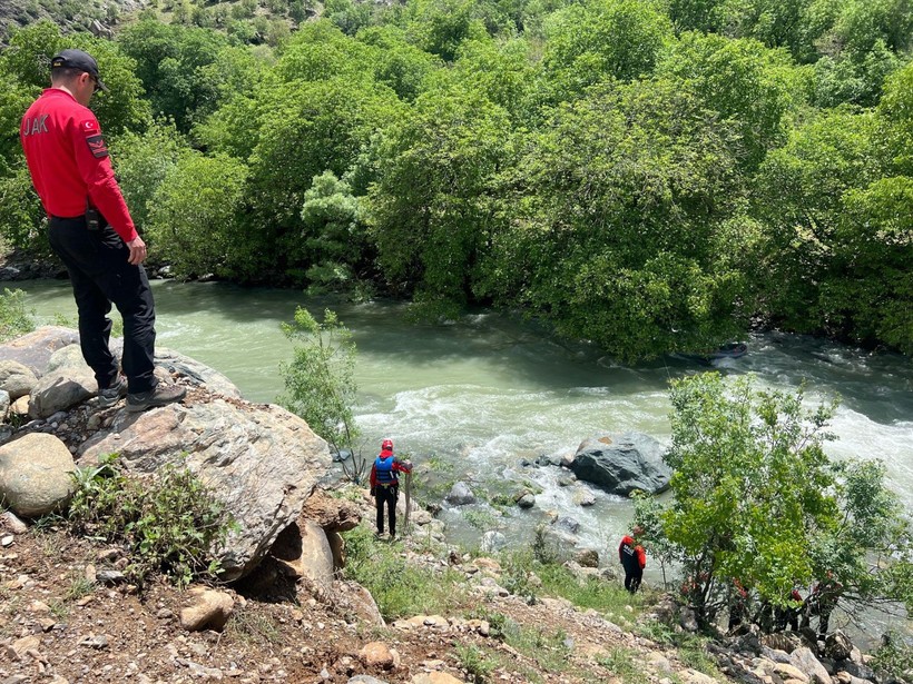 Dalgıç ekipleri bölgeye geldi