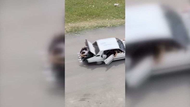 14 Kişi Tek Araçta Seyahat Etti