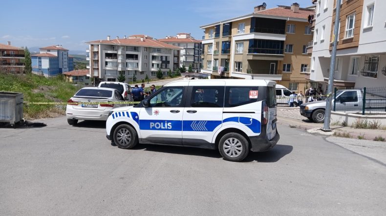 14 Yaşındaki Kız Çocuğu Silahla Ölü Bulundu