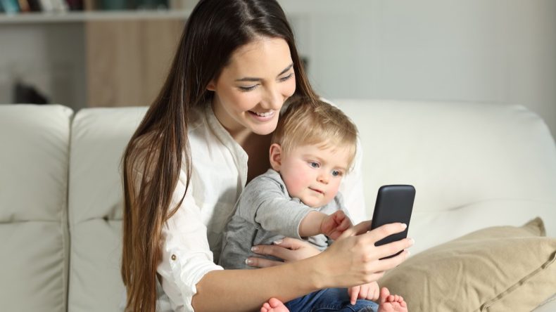 15 Bin Çocuğu İncelediler: Anne-Babası Telefon Kullananlar…