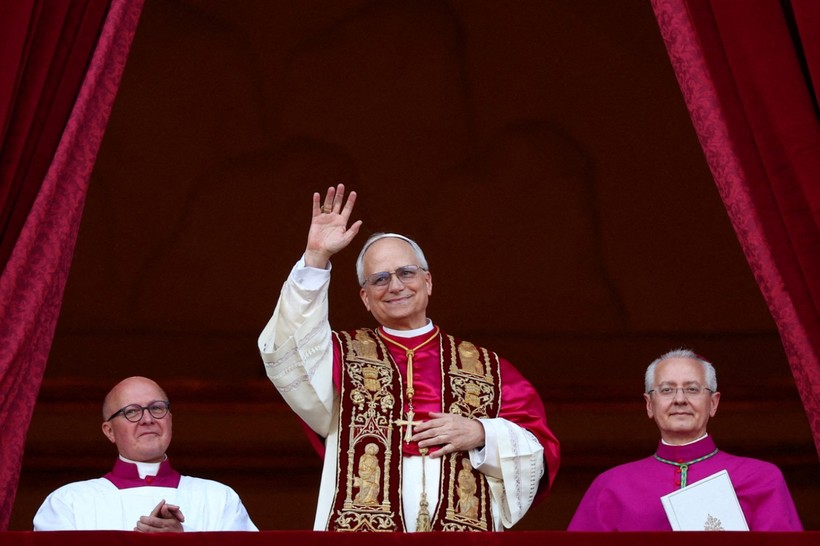 Papa Leo'nun geleneksel kıyafeti
