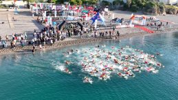30 Ülkeden Sporcular Akdeniz’in Sularında Kulaç Attı