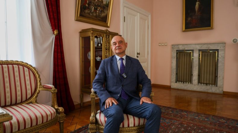 50 yaşından sonra Türkçe öğrendi: Araya Farsça koyuyorum sonuç Osmanlıca