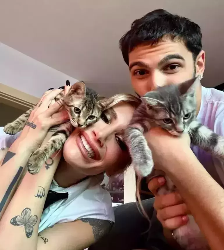 İrem Derici hayranlarıyla
