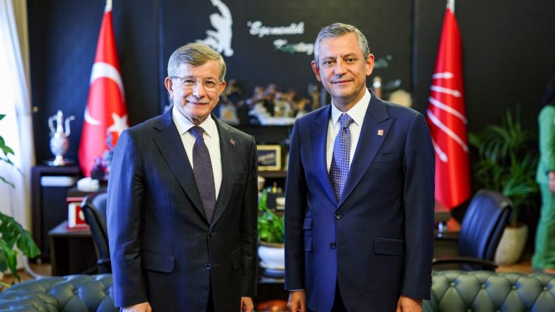 Ahmet Davutoğlu, Özgür Özel’i Ziyaret Etti