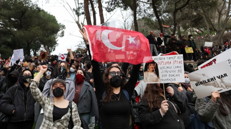 Aileler yarını bekliyor: ‘Yurt dışına gitmem’ diyordu, Silivri’de İngilizce çalışıyor