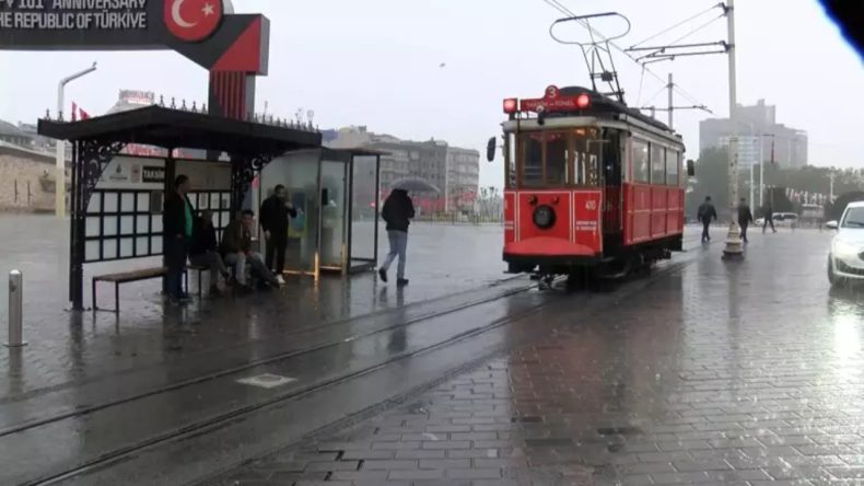 AKOM Uyarısını Yapmıştı: İstanbul’da Yağışlar Başladı