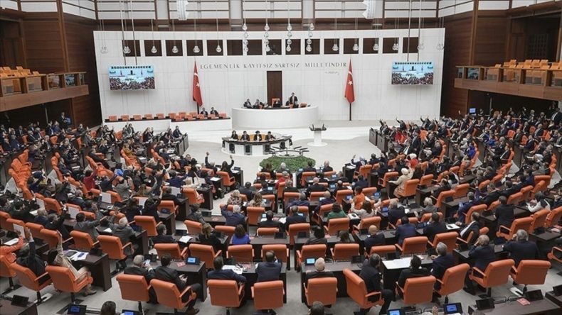 AKP’den Vekillere Hac Uyarısı