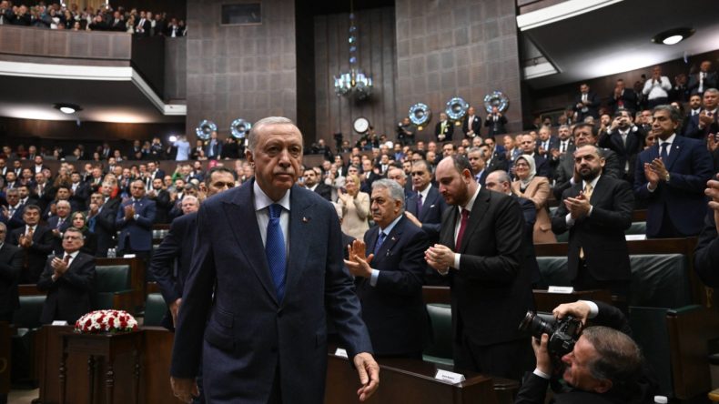 AKP’den Yeni Teklif: ‘Erdoğan Ordudan Atabilsin’