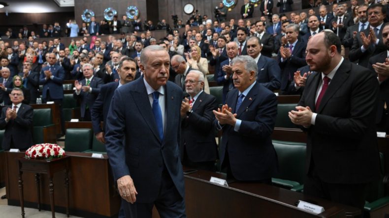 AKP’nin Anayasa Çalışmaları Haziran’da Başlıyor