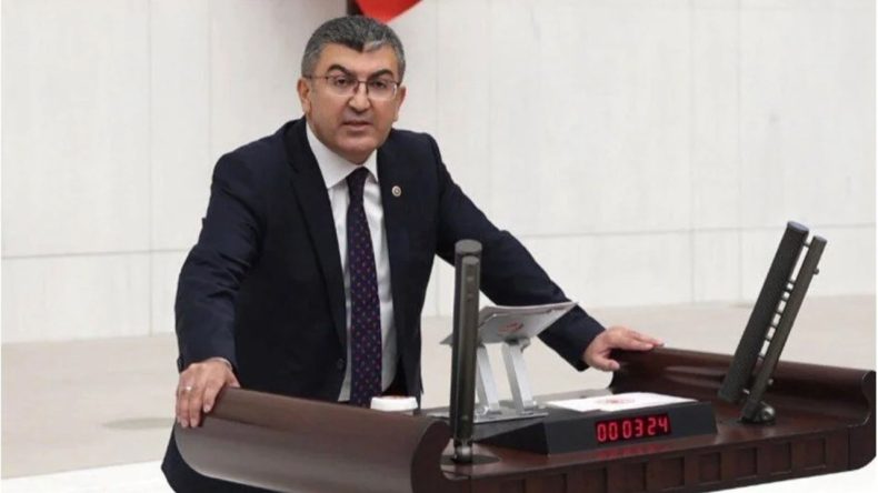 AKP’ye katılacağı konuşuluyordu… Partisinden istifa etti