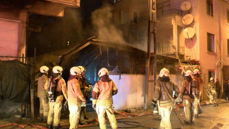 Alevlerin arasında kaldılar: İtfaiye dakikalarla yarıştı