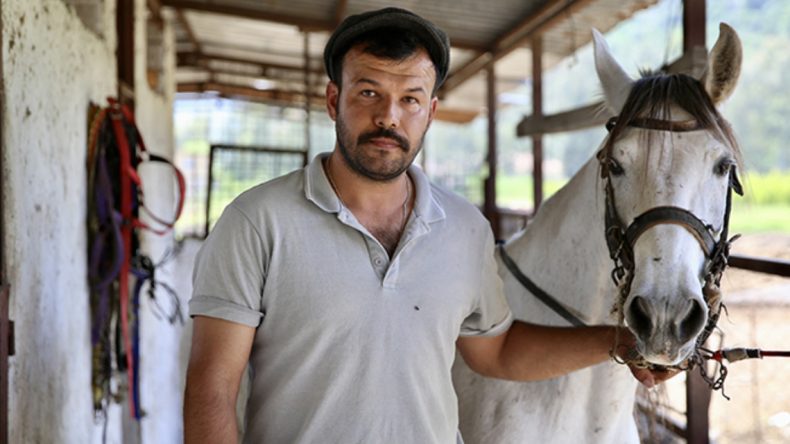Ambulans Şoföründen Nalbantlığa: Kaybolan Mesleği O Yaşatıyor