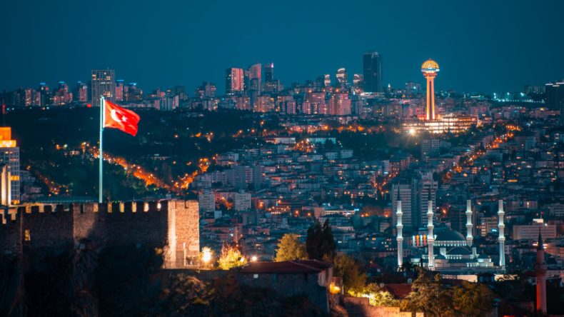 Ankaralıların Unutulan Eşyaları Satışa Çıktı: Canlı Yayınla Gerçekleşti