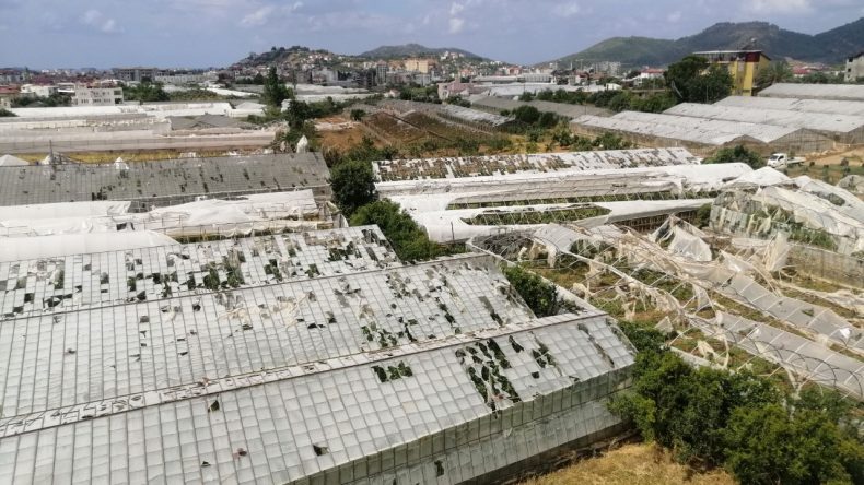 Antalya’da Tarım Alanlarına Dolu ve Hortum Vurdu